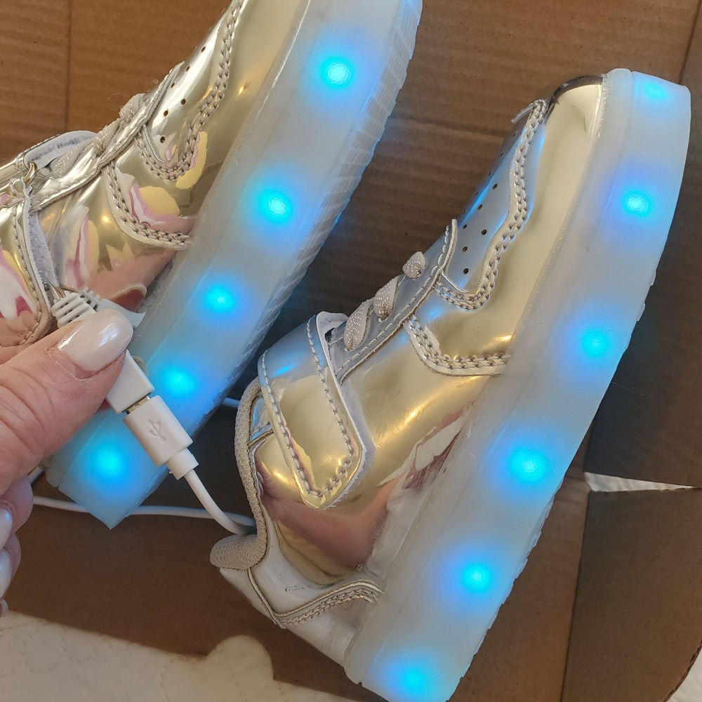 Kids Silver Metallic MULTI COLOR  continuous or pulsating LED Light Up Sneakers - Picture 11 of 16
